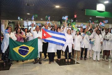 Cubanos do programa Mais Médicos terão direito a residência no Brasil