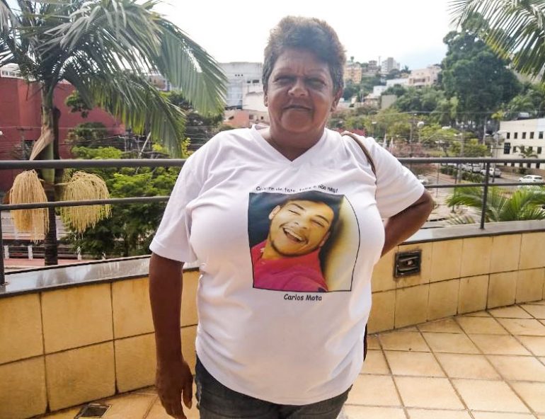 “Perdoá-lo me ajudou a ter forças”, diz mãe do jovem Carlinhos após condenação de assassino do filho