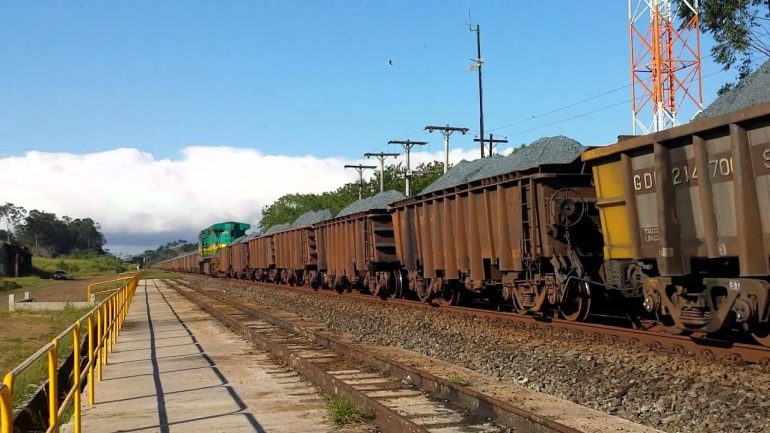Risco na mina de Barão de Cocais provoca paralisação do transporte de carga