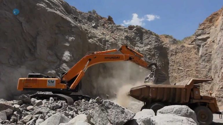 Mineradora contrata operador de escavadeira e motorista em Itabira