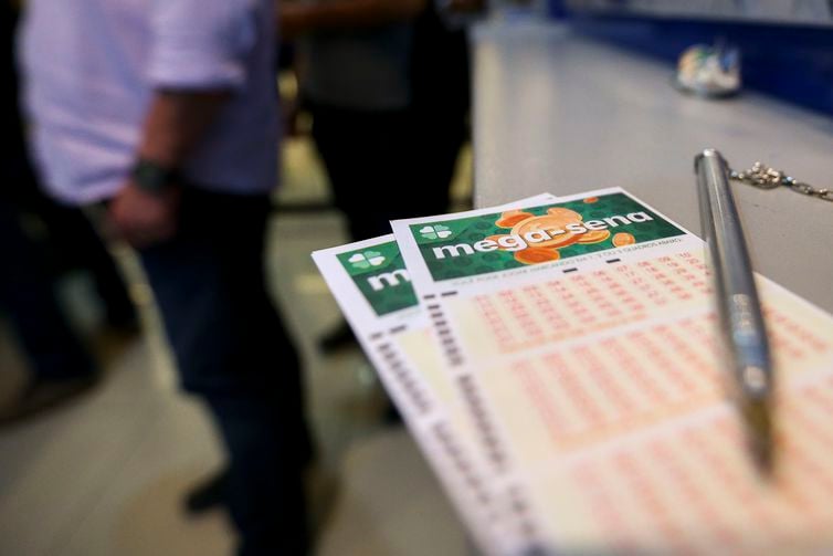 Mega-Sena pode pagar R$ 22 milhões neste sábado