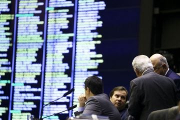 Confira os principais pontos da reforma da Previdência aprovados em 1º turno