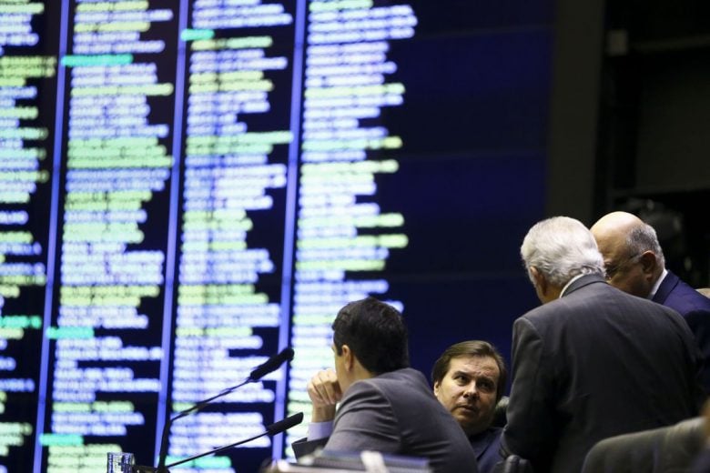 Confira os principais pontos da reforma da Previdência aprovados em 1º turno