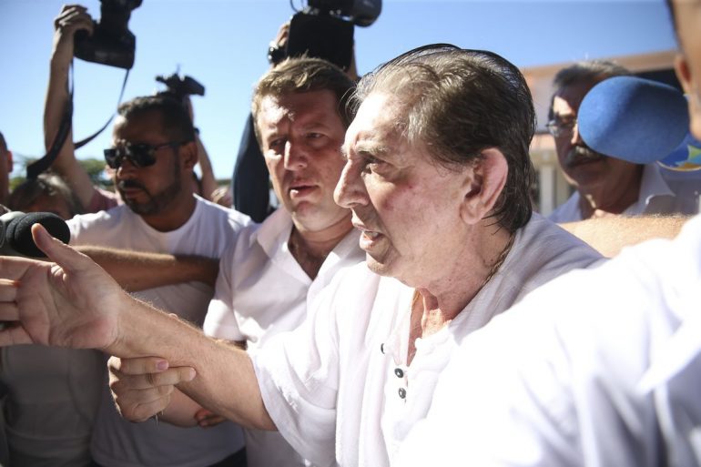 Após determinação do STJ, João de Deus é transferido para hospital