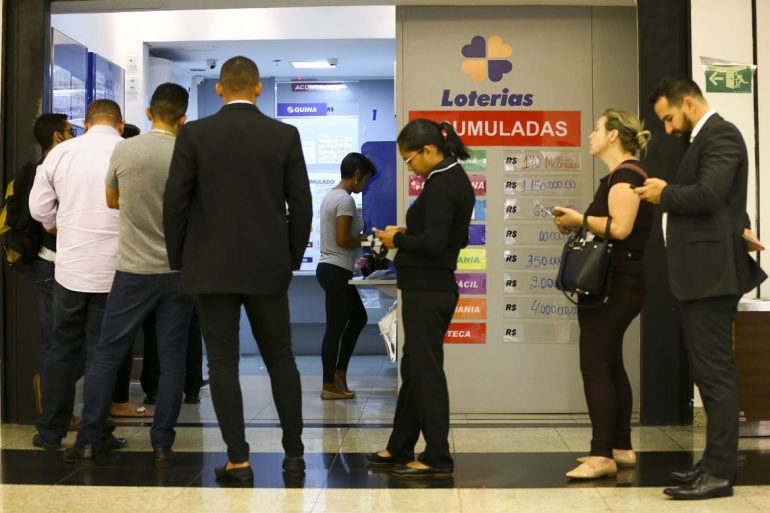 “Não existe fórmula mágica”, diz matemática sobre chances de ganhar na Mega Sena