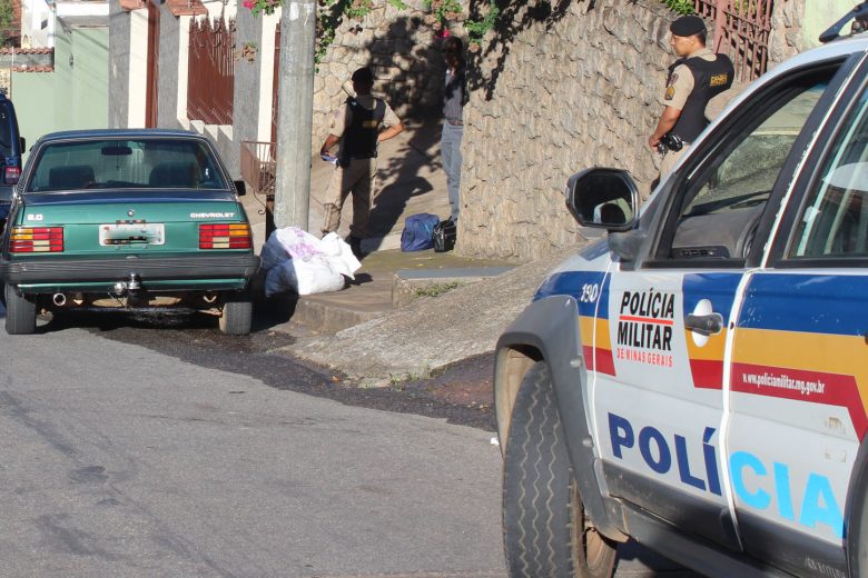 Monza furtado no Centro é recuperado pela PM em Itabira