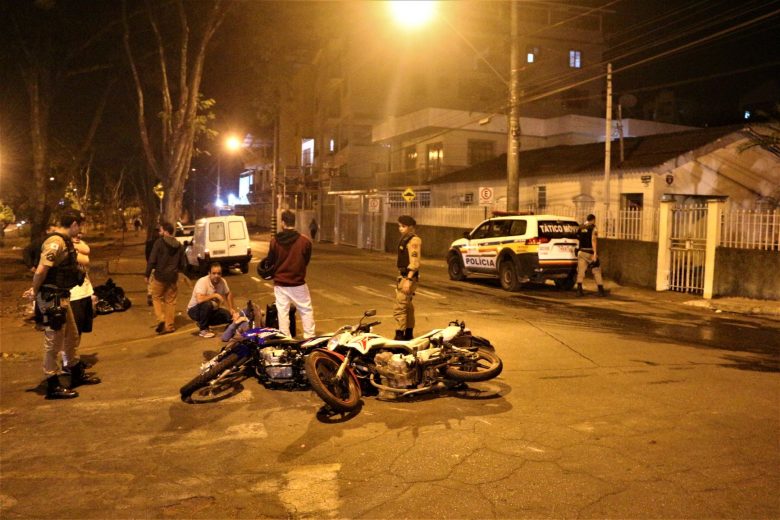 Acidente com dois motociclistas próximo à Visa em João Monlevade