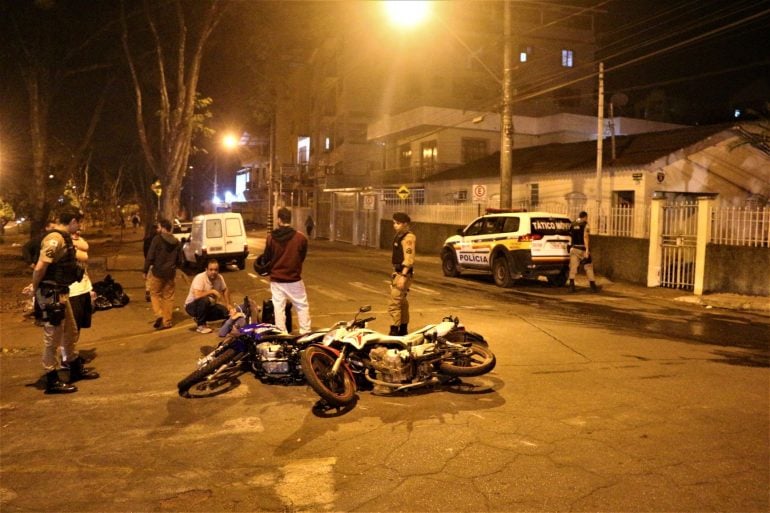 Acidente com dois motociclistas próximo à Visa em João Monlevade
