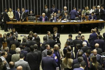 Trabalho aos domingos, dispensa de alvarás, carteira de trabalho digital: veja o que muda com a MP da Liberdade Econômica