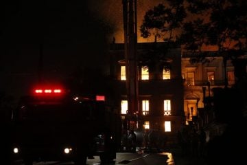 ‘Gastam milhões em outros projetos’, diz diretor do Museu Nacional, inconformado