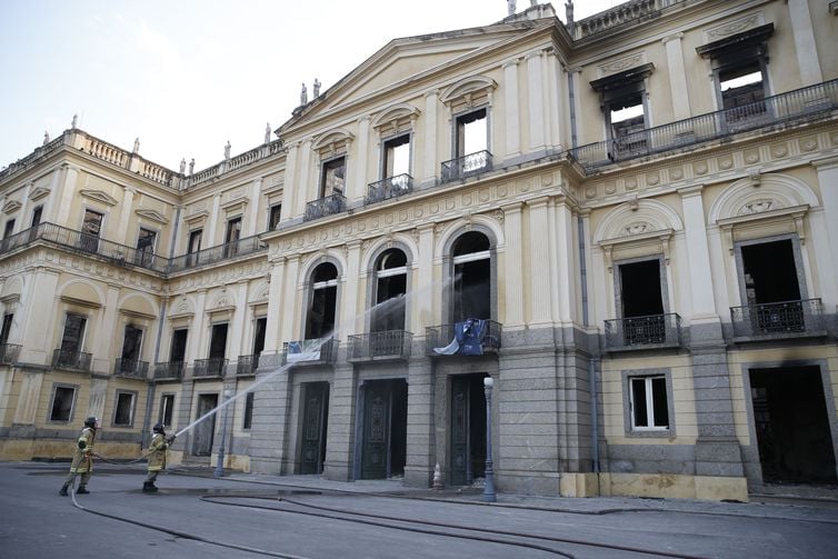 Ministério da Educação vai liberar R$ 10 milhões para Museu Nacional