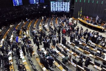 Aposentadoria de policiais e professores entra em discussão na Câmara