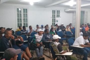 Atingidos por rompimento de barragem da Samarco ocupam escritório da Renova em Mariana