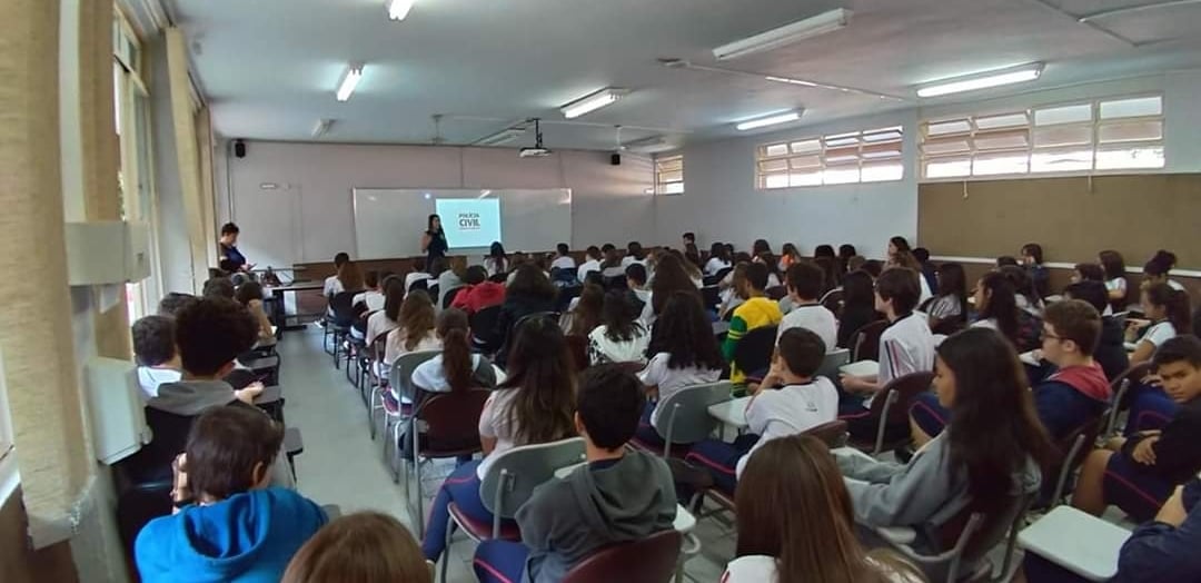 Violência contra a mulher é tema de palestra em escola de Itabira