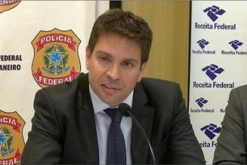 Bolsonaro põe no comando da Abin delegado da PF que atuou em sua segurança