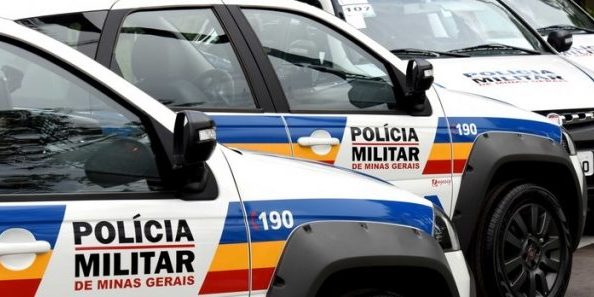 Dupla armada rouba supermercado em Bela Vista de Minas e foge em moto sem placa Dupla armada rouba supermercado em Bela Vista de Minas e foge em moto sem placa