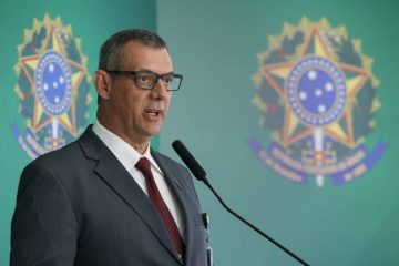 Porta-voz diz que Bolsonaro aceita analisar mudanças em decreto de armas