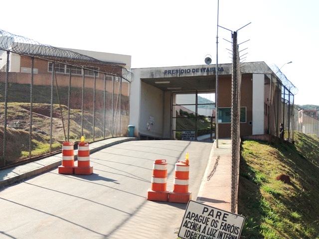 Presídio de Itabira é interditado após elevação do nível de Itabiruçu Presídio de Itabira é interditado após elevação do nível de Itabiruçu