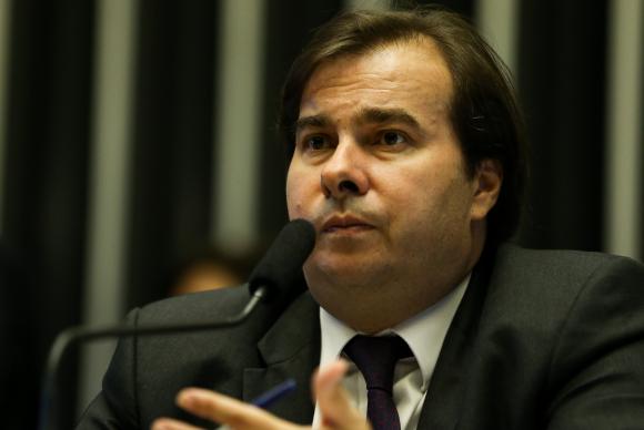 Maia anuncia acordo com governo para liberar dados da reforma após CCJ