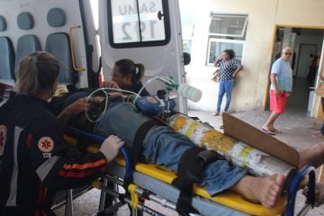 Homem cai de telhado em Itabira e é socorrido pelo Samu com possível lesão na coluna