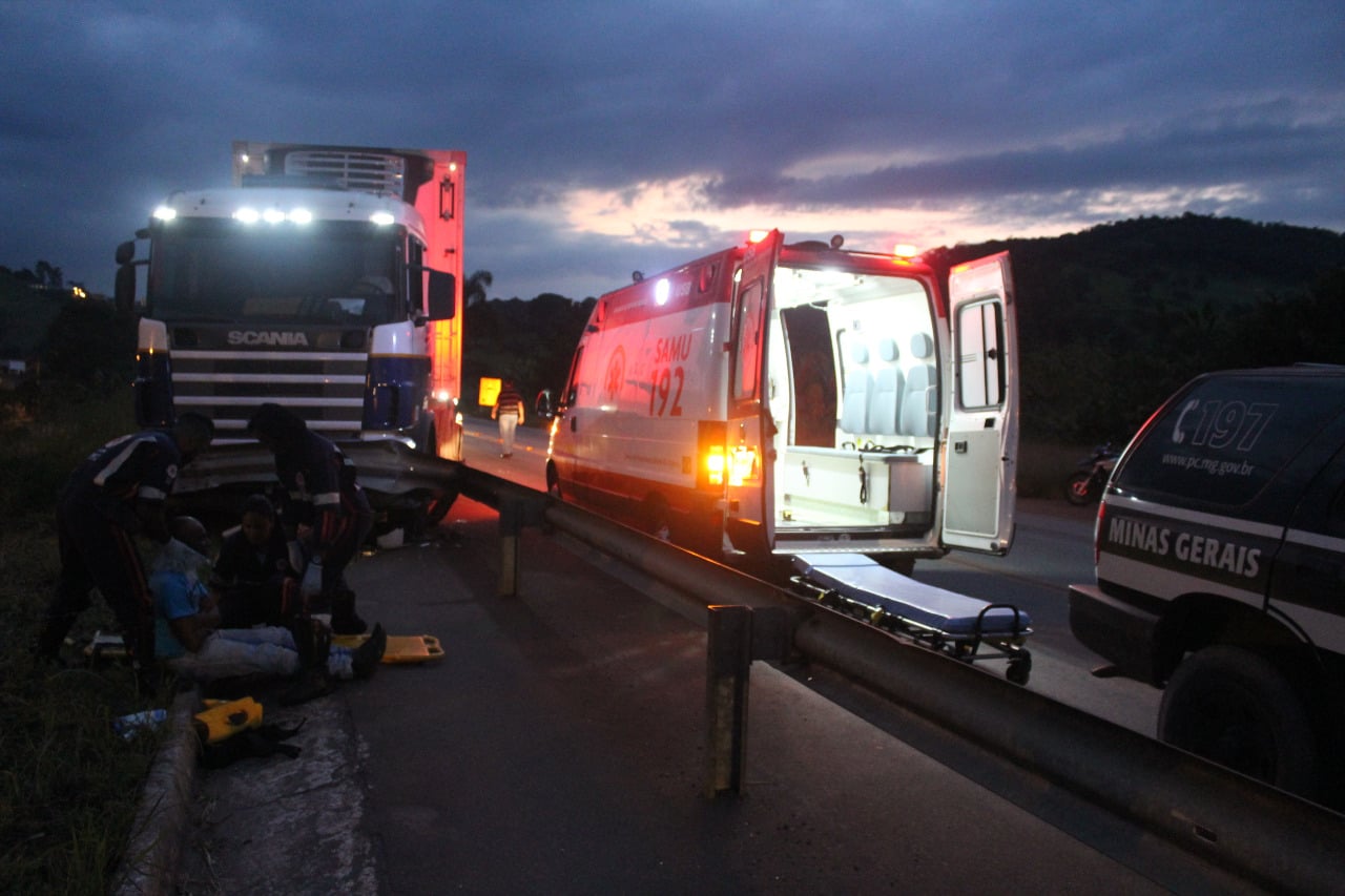 Muretas de proteção param carreta desgovernada após motorista desmaiar no volante, na MG-129, em Itabira
