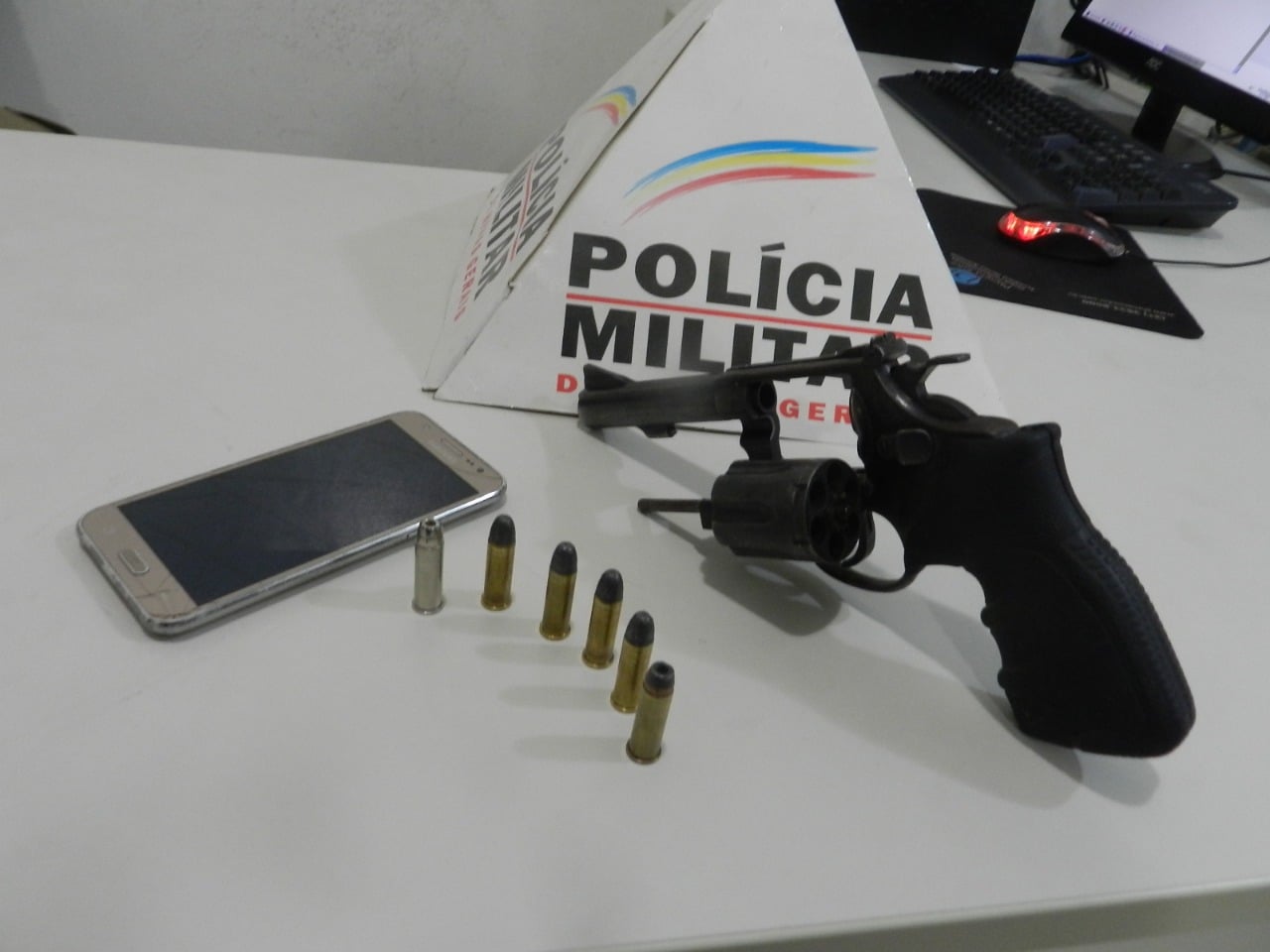 Homem é preso com revólver durante operação contra o tráfico no Nova Vista