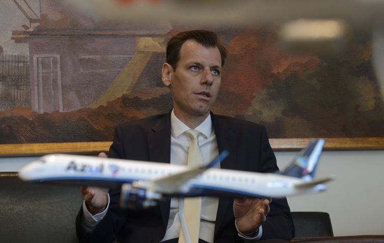 Leilão de 12 aeroportos deve arrecadar mínimo de R$ 2,1 bilhões