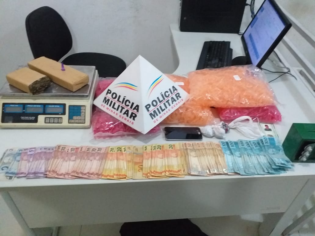 Rapaz é preso em flagrante com drogas e quase R$ 4.000 em Itabira