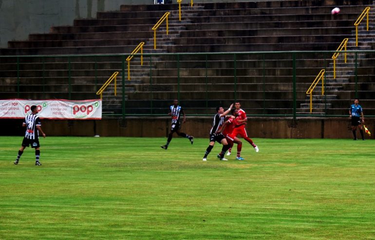 Com um a mais, Valério não fura defesa do Athletic e fica no 0 a 0