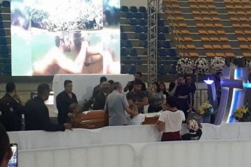 Corpo do cantor Gabriel Diniz é velado em João Pessoa