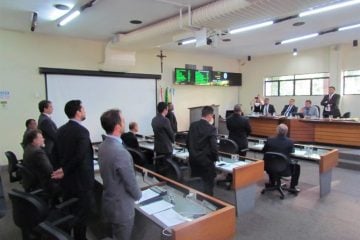 Presidente define votação após empate e maioria rejeita redução de vereadores na Câmara de Itabira