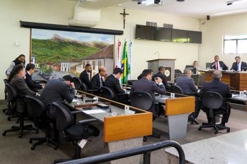 Vereadores aprovam convocação de secretário ex-presidente do Banco do Povo
