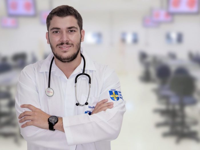MEC estuda liberar vagas e ofertas de cursos de medicina