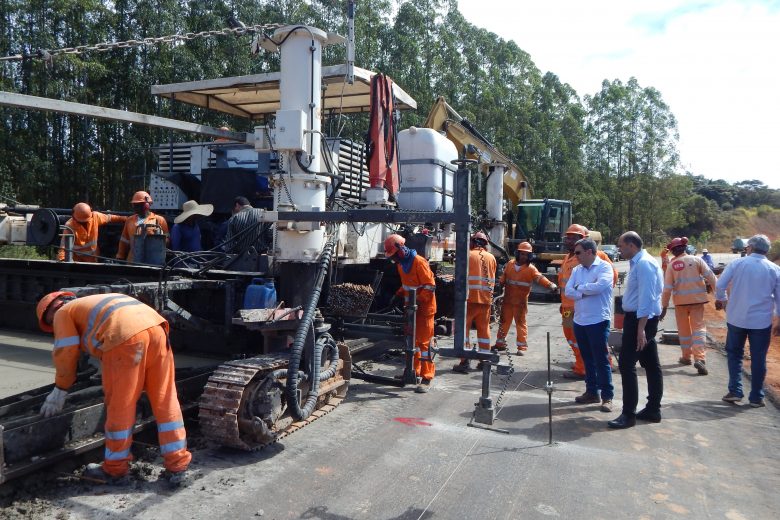 Diretor-geral do Dnit visita obras na BR-381 e anuncia entrega de 15 km para os próximos dias
