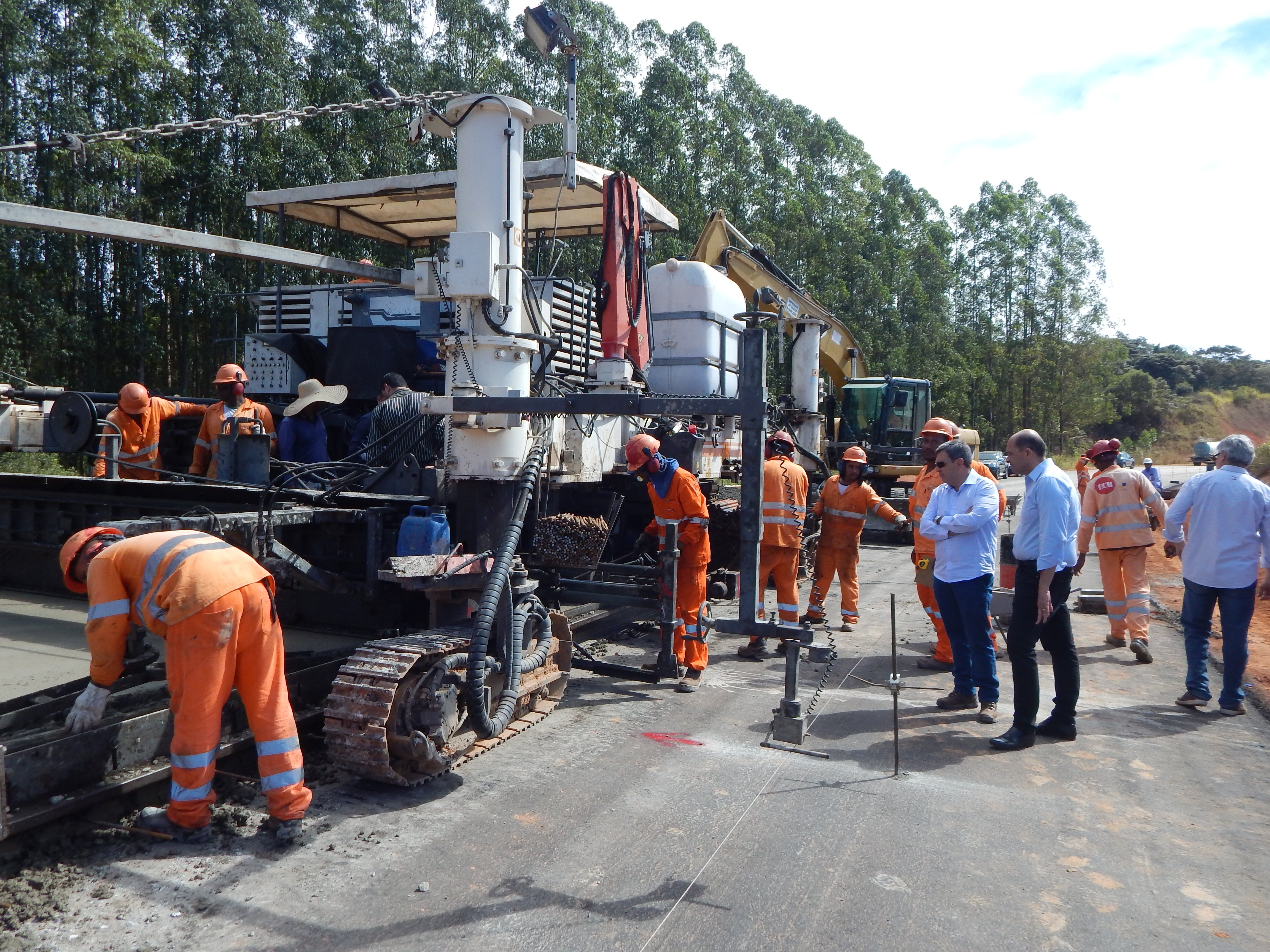 Diretor-geral do Dnit visita obras na BR-381 e anuncia entrega de 15 km para os próximos dias