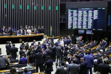Câmara aprova texto-base da reforma da Previdência por 370 votos a 124