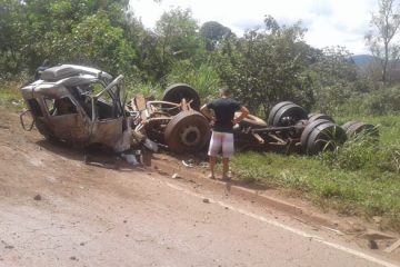 Batida frontal mata quatro pessoas na BR-040 em Congonhas