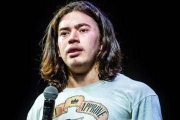 Irmão do youtuber Whindersson Nunes é esfaqueado em assalto