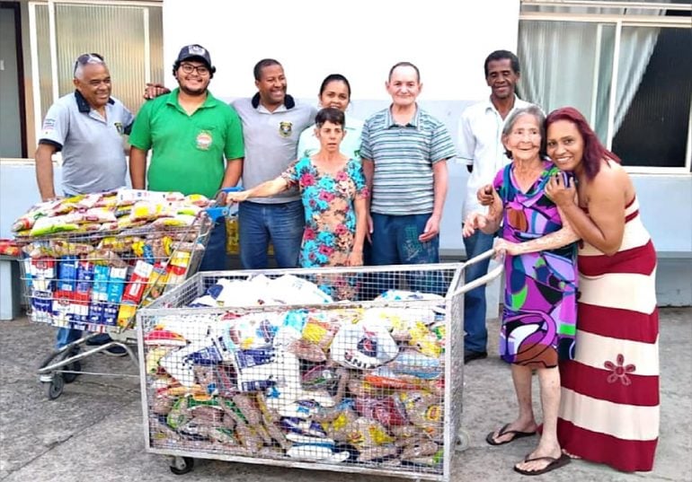 Lar de Ozanam e Apae recebem mais de 550 kg de alimentos cada