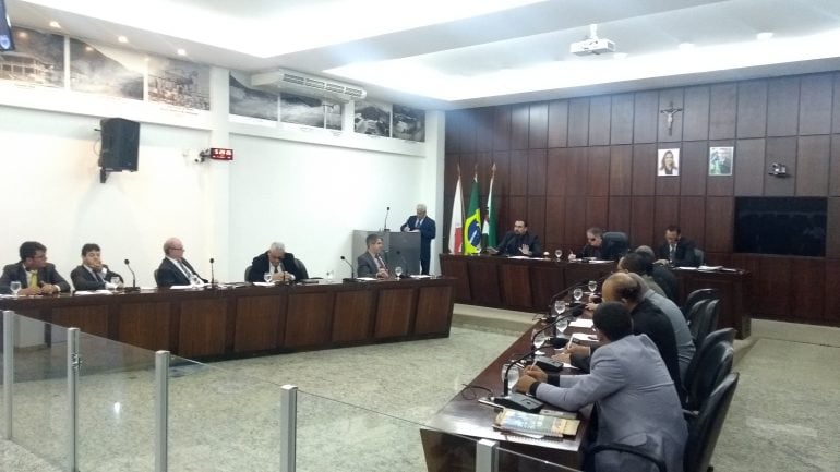 Mesmo sem aprovação de empréstimos, Prefeitura divulga licitação para reforma de quadra