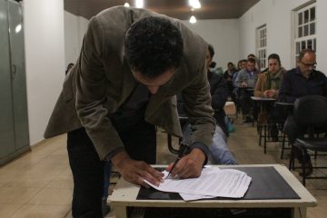 Prefeito de Mariana assina decreto que beneficia o comércio local em licitações e compras diretas