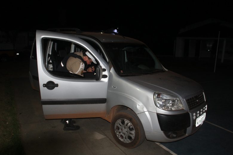 Blitz em Itabira prende homem com meio quilo de crack no carro