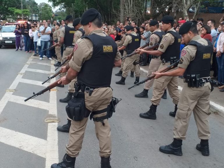 Sargento assassinado em Monlevade é reverenciado antes de ser sepultado – Veja vídeos