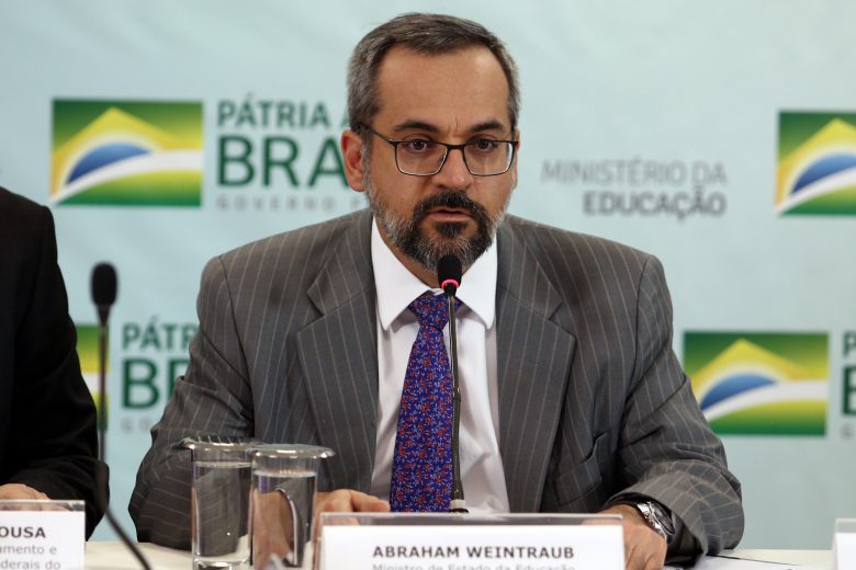 MEC quer professor sem concurso em universidade federal