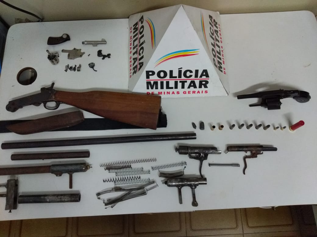 Homem é preso com armas e munições em Ferros
