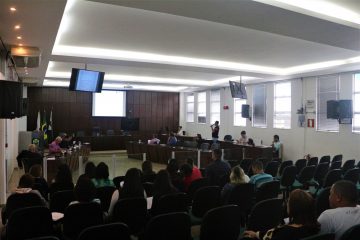 Prefeita de Monlevade garante pagamento do 13º, mesmo com orçamento comprometido com obras