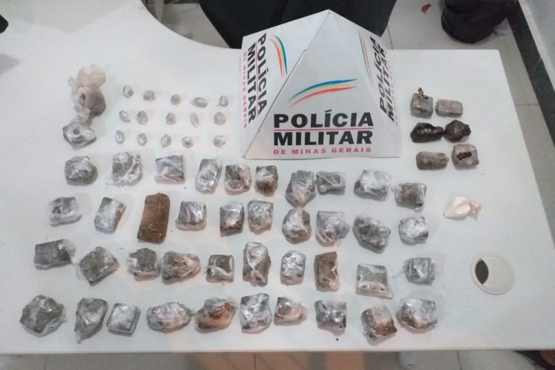 PM apreende 48 tabletes e 15 buchas de maconha em Itabira