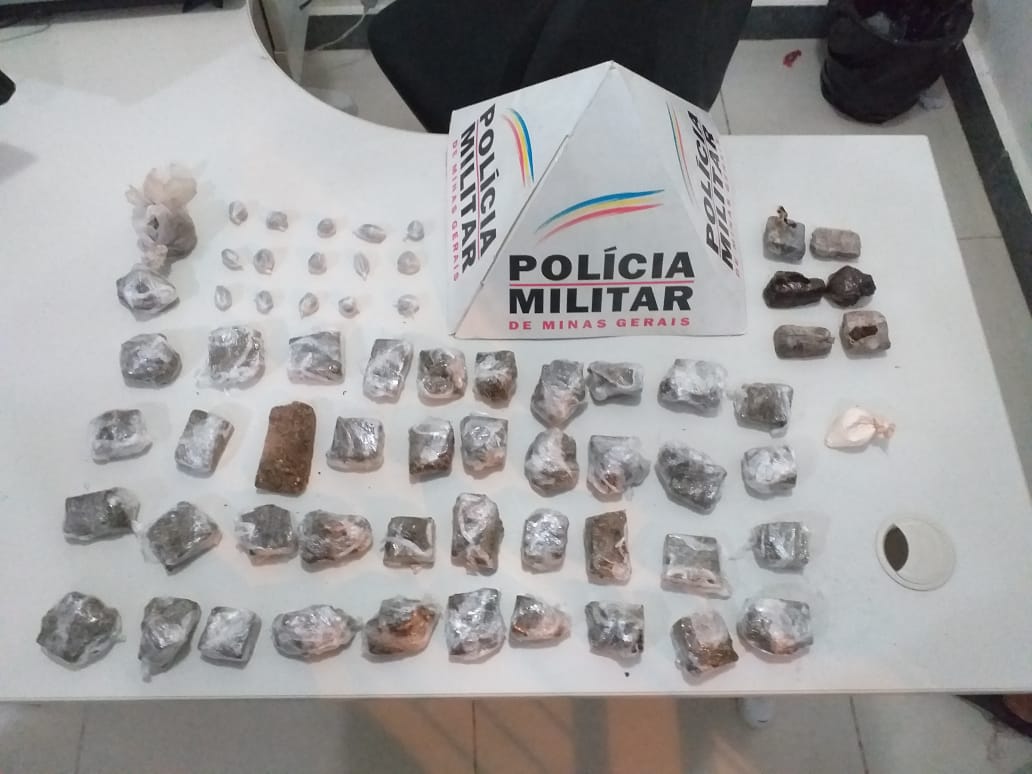 PM apreende 48 tabletes e 15 buchas de maconha em Itabira