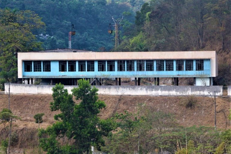 Fechado há quase três anos em Monlevade, prédio da Escola Santana segue sem destinação