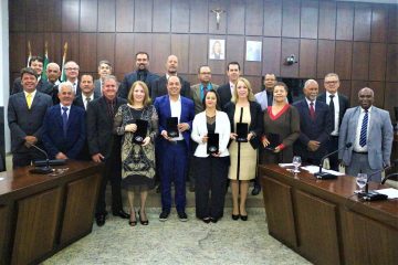 Câmara de Monlevade entrega pela primeira vez a medalha Paulo Freire